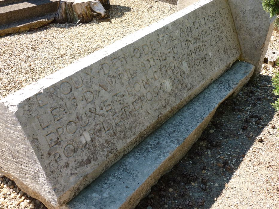 dalle funéraire de Louis Pineau