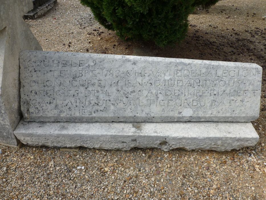 dalle funéraire de Louis Pineau