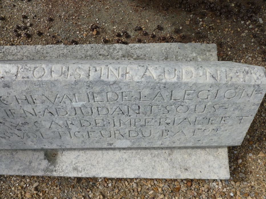 dalle funéraire de Louis Pineau