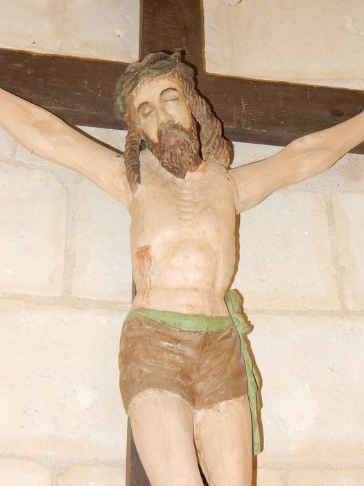 statue : Christ en croix, vue partielle