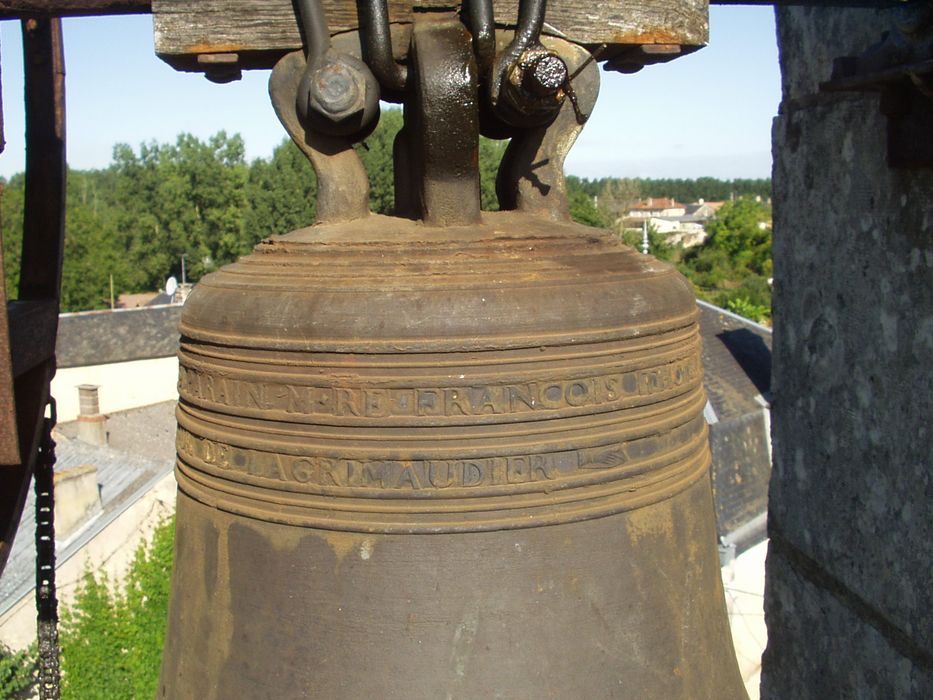 cloche, détail de l'inscription