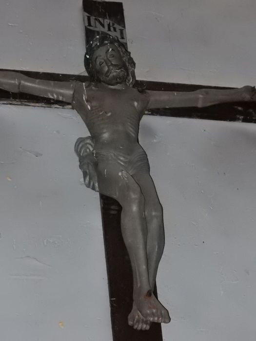 statue : Christ en croix