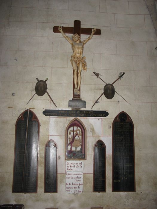 monument commémoratif composé des vestiges de la profanation et de l'incendie du presbytère