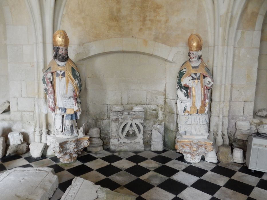 tatues : Saint Hilaire et Saint Martin - © Ministère de la Culture (France), Conservation des antiquités et des objets d’art de la Vienne – Tous droits réservés