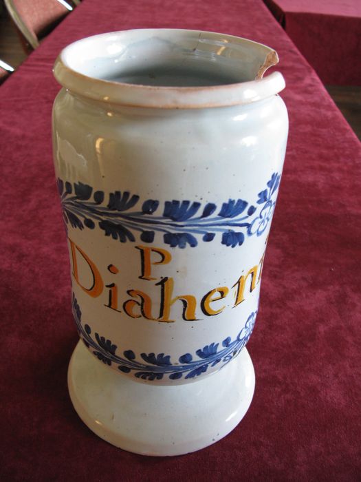 pot à pharmacie - © Ministère de la Culture (France), Conservation des antiquités et des objets d’art de la Vienne – Tous droits réservés 