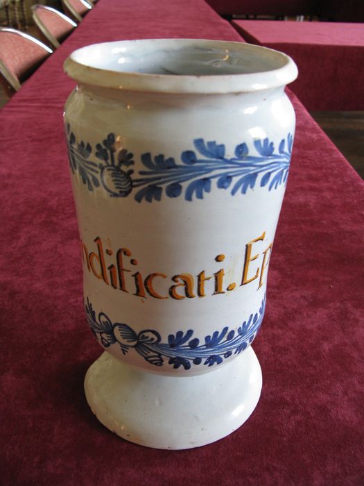 pot à pharmacie