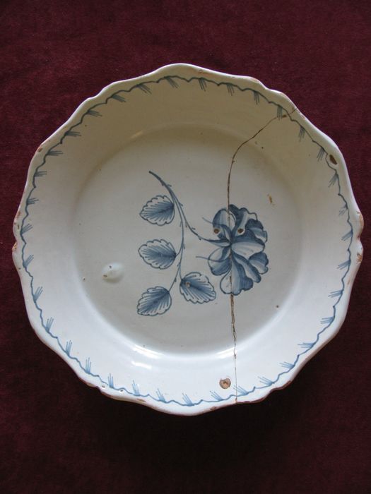 assiette - © Ministère de la Culture (France), Conservation des antiquités et des objets d’art de la Vienne – Tous droits réservés 