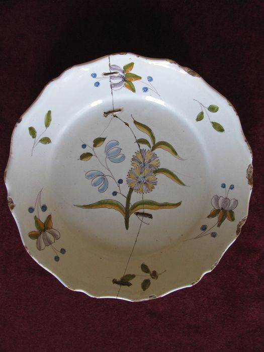 assiette - © Ministère de la Culture (France), Conservation des antiquités et des objets d’art de la Vienne – Tous droits réservés 