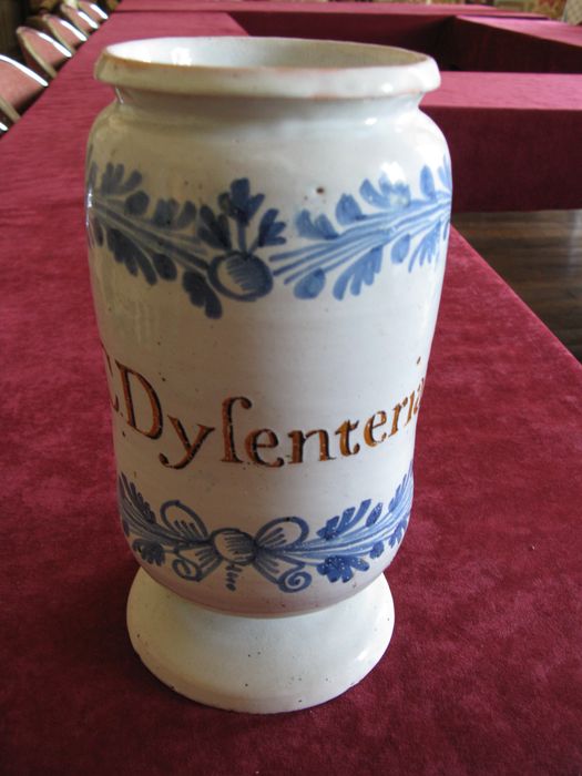 pot à pharmacie