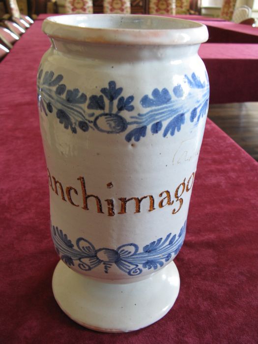 pot à pharmacie