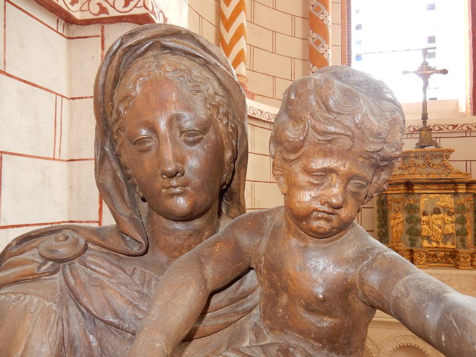 statue : Vierge à l'Enfant, vue partielle - © Ministère de la Culture (France), Conservation des antiquités et des objets d’art de la Vienne – Tous droits réservés 