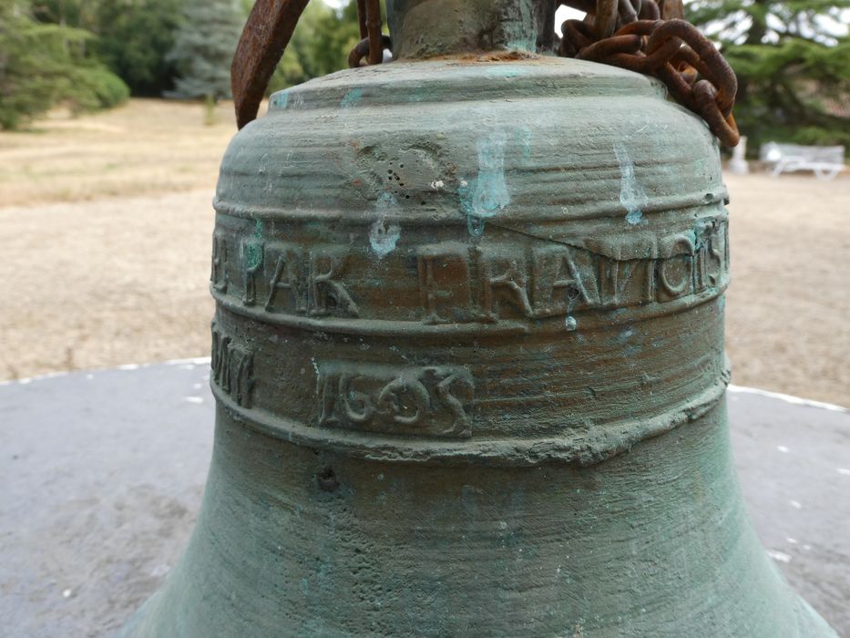 cloche, détail de l’inscription