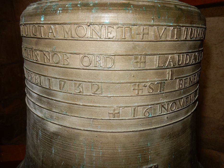 cloche, détail de l’inscription
