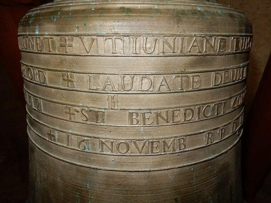cloche, détail de l’inscription