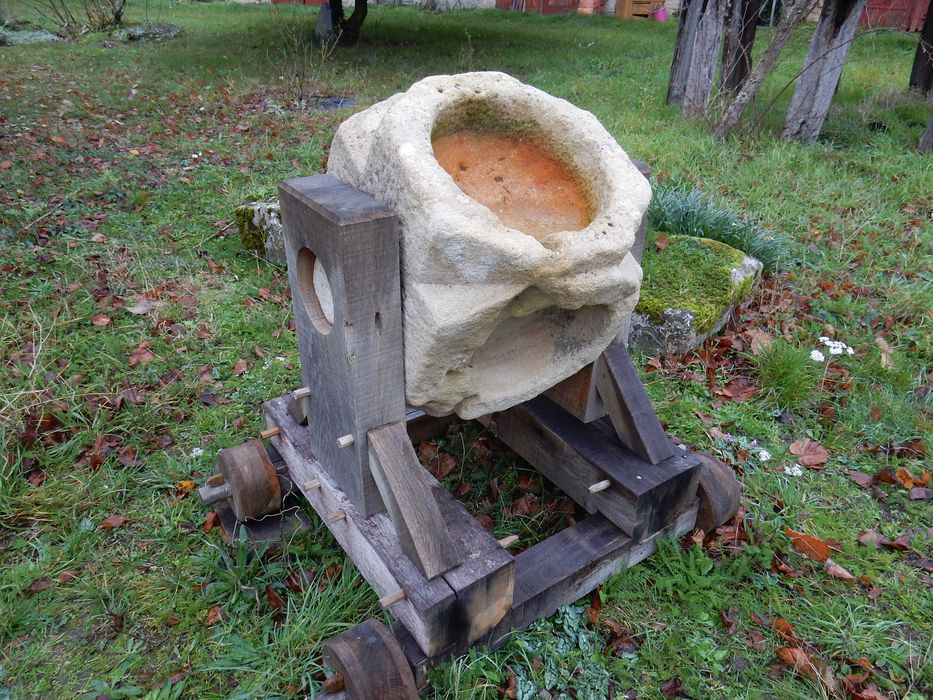 Unité de mesure à grains, dite pierre à dîmes (ou pierre dîmière)