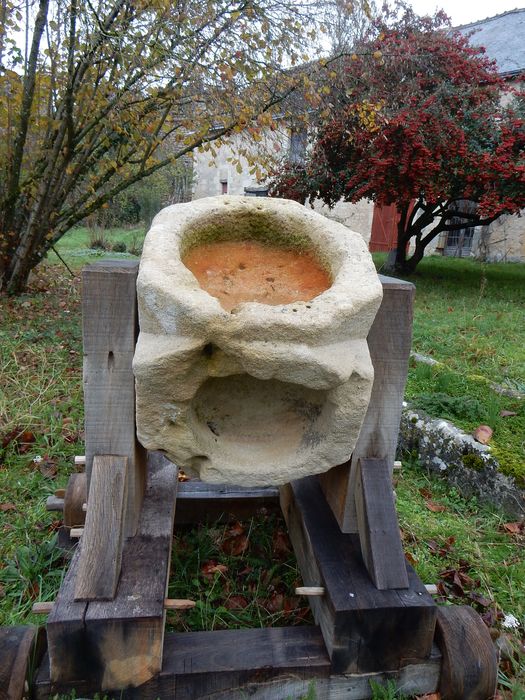 unité de mesure à grains, dite pierre à dîmes (ou pierre dîmière)