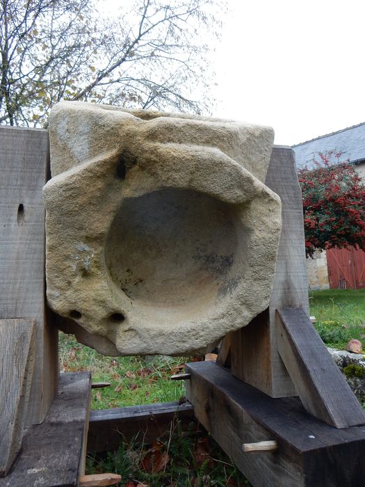 unité de mesure à grains, dite pierre à dîmes (ou pierre dîmière)
