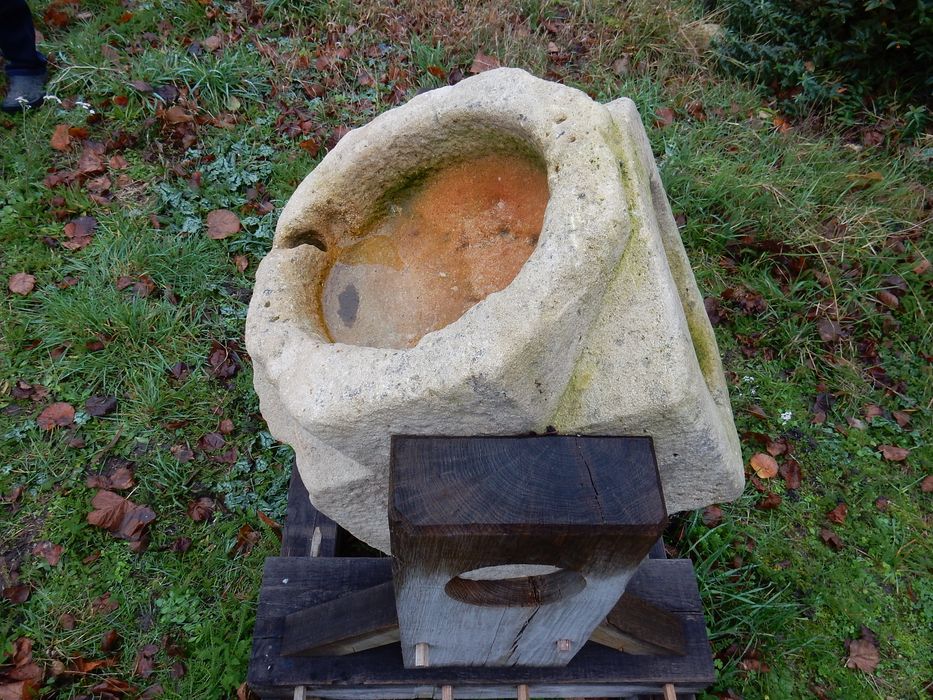 unité de mesure à grains, dite pierre à dîmes (ou pierre dîmière)