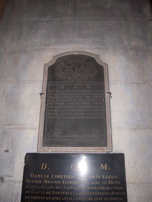 plaque funéraire de Marie-Barbe Colin, épouse de Nicolas Florent de Huvé mort le 7 mai 1748