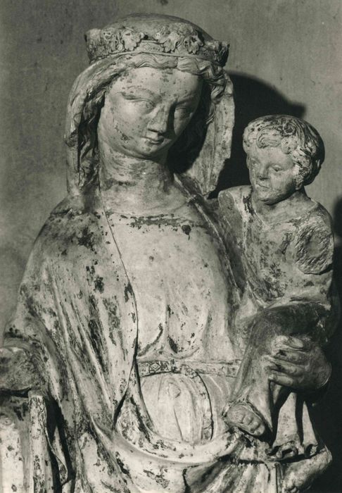 statue : Vierge à l'Enfant, vue partielle