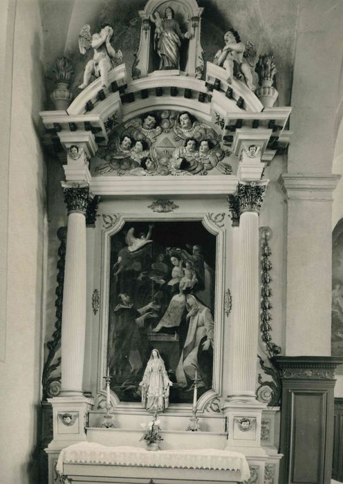 autel, retable, tableau : la Vierge à l'Enfant donnant le Rosaire à Saint Dominique et sainte Catherine de Sienne (autel secondaire)