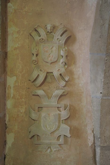 reliefs : écus armoriés