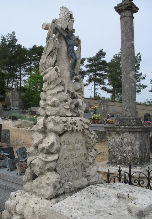 tombeau : caveau de la famille Gamas, vue partielle