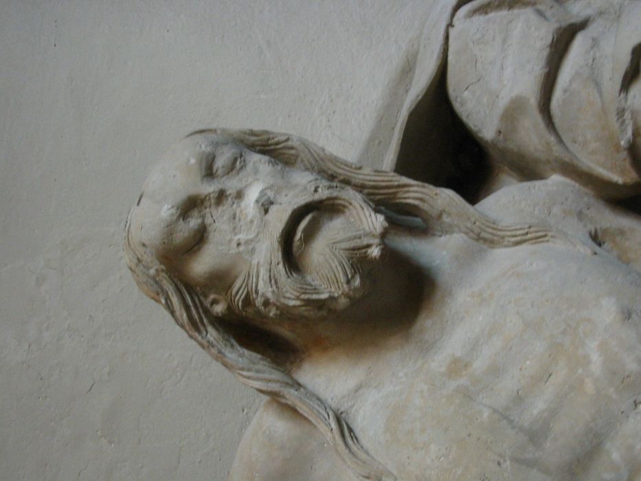 statue : Vierge de Pitié, détail