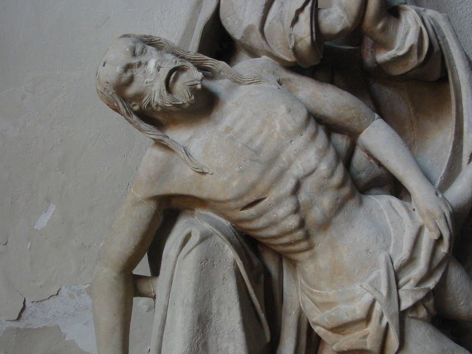 statue : Vierge de Pitié, vue partielle