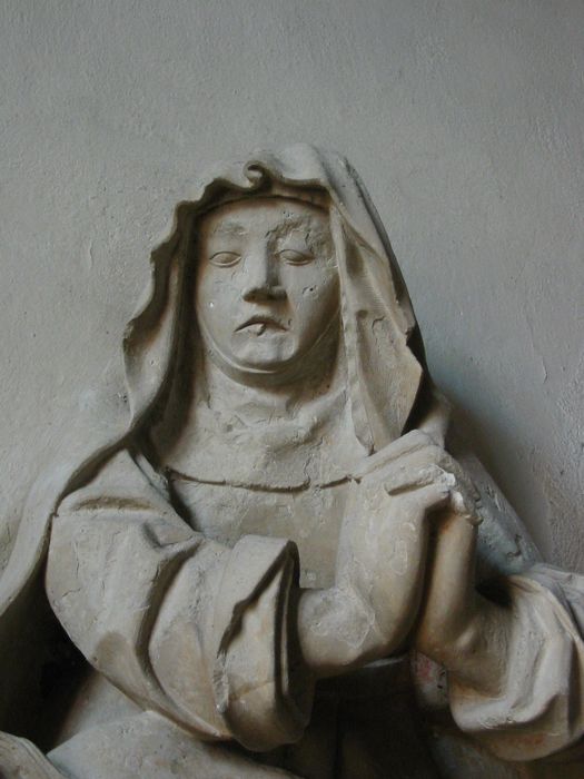 statue : Vierge de Pitié, vue partielle