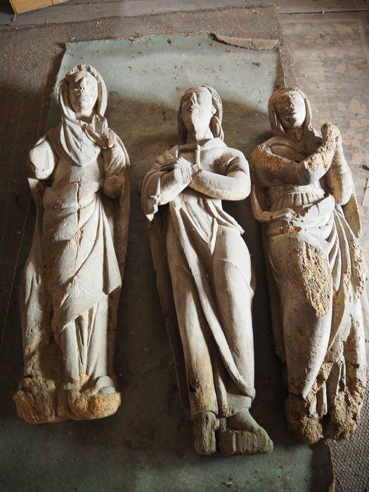 statues : Saint Jean, Saintes femmes
