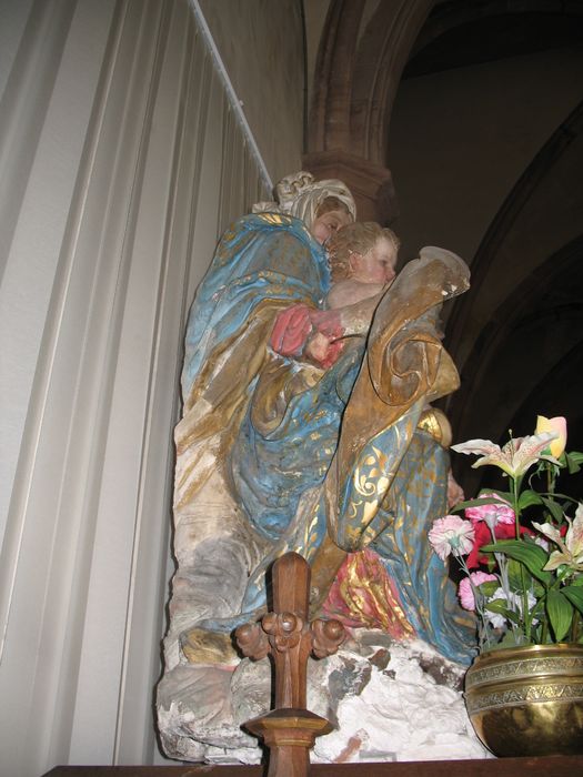 statue : Vierge à l’Enfant, profil droit