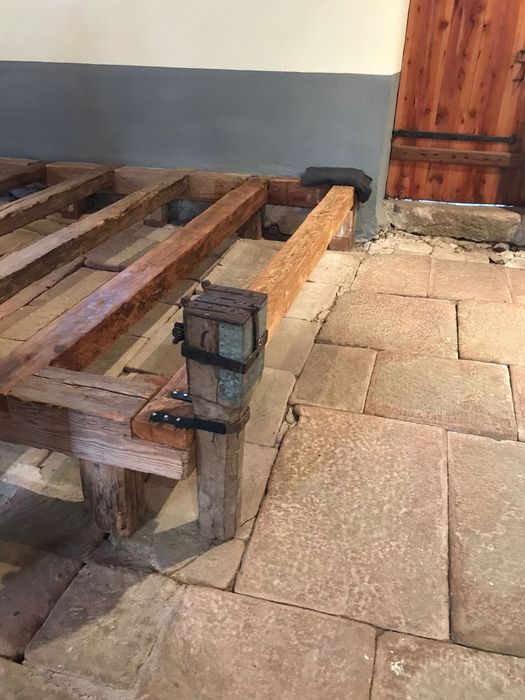 bancs de fidèles, vue partielle