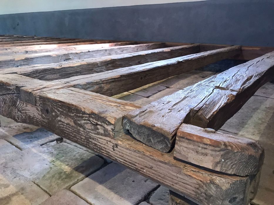 bancs de fidèles, détail