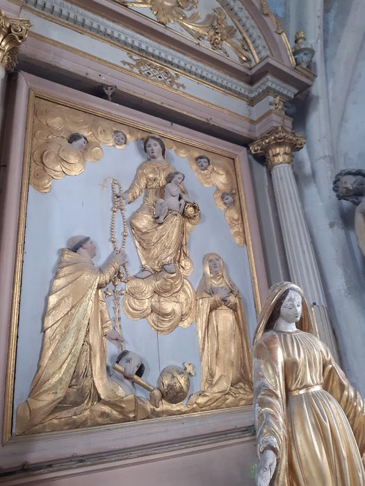 haut-relief : Institution du Rosaire