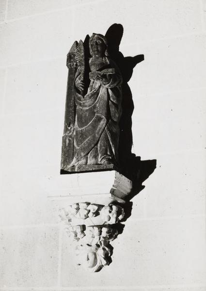 statue : Sainte Barbe - © Ministère de la Culture (France), Conservation des antiquités et objets d'art de l'Yonne, tous droits réservés