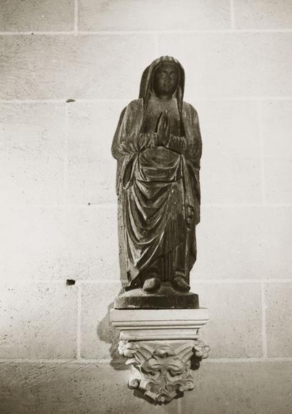 statue : Sainte Femme - © Ministère de la Culture (France), Conservation des antiquités et objets d'art de l'Yonne, tous droits réservés