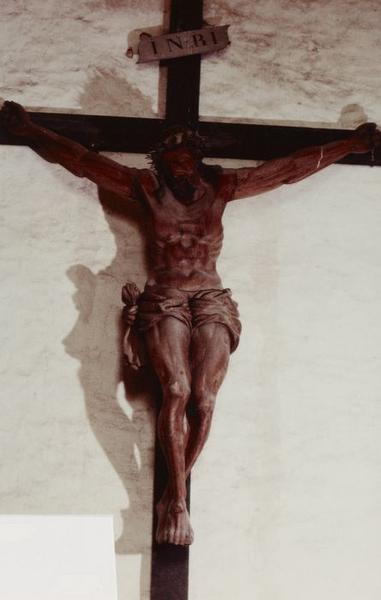 statue : Christ en croix