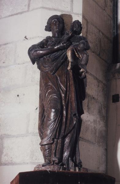 statue : Vierge à l'enfant