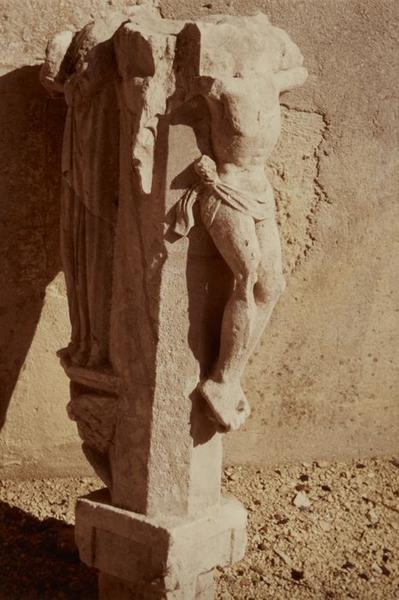 fragment de croix monumentale - © Ministère de la Culture (France), Conservation des antiquités et objets d'art de l'Yonne, tous droits réservés