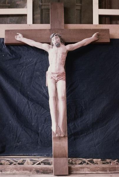 statue : Christ en croix