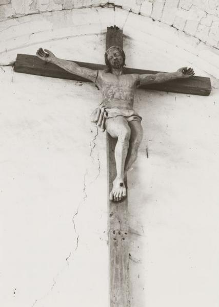 Statue : Christ en croix