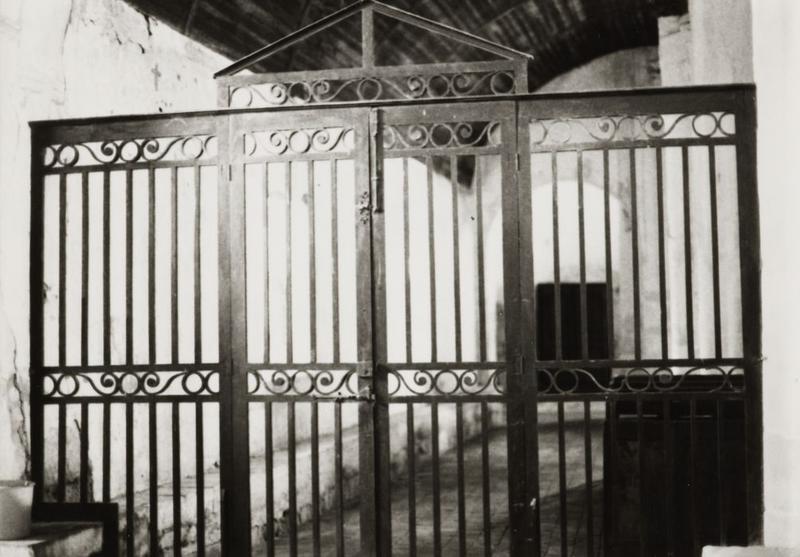 grille de clôture du bas-côté sud de la table de communion