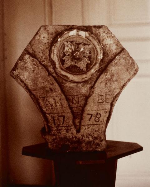 fragment lapidaire : Rosace