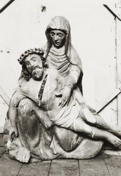 groupe sculpté : Vierge de Pitié - © Ministère de la Culture (France), Conservation des antiquités et objets d'art de l'Yonne, tous droits réservés