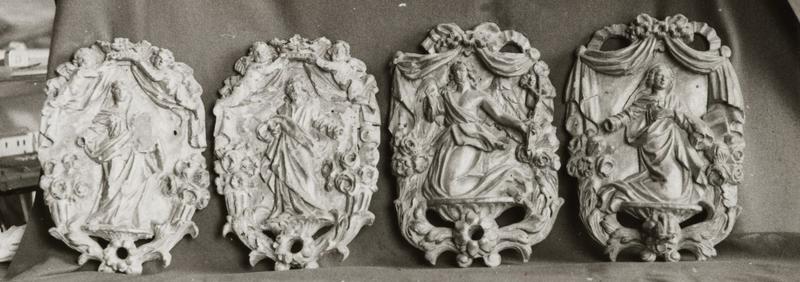 bas-relief (4) : Annonciation et Sainte Famille