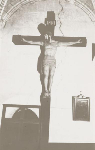 statue : Christ en croix