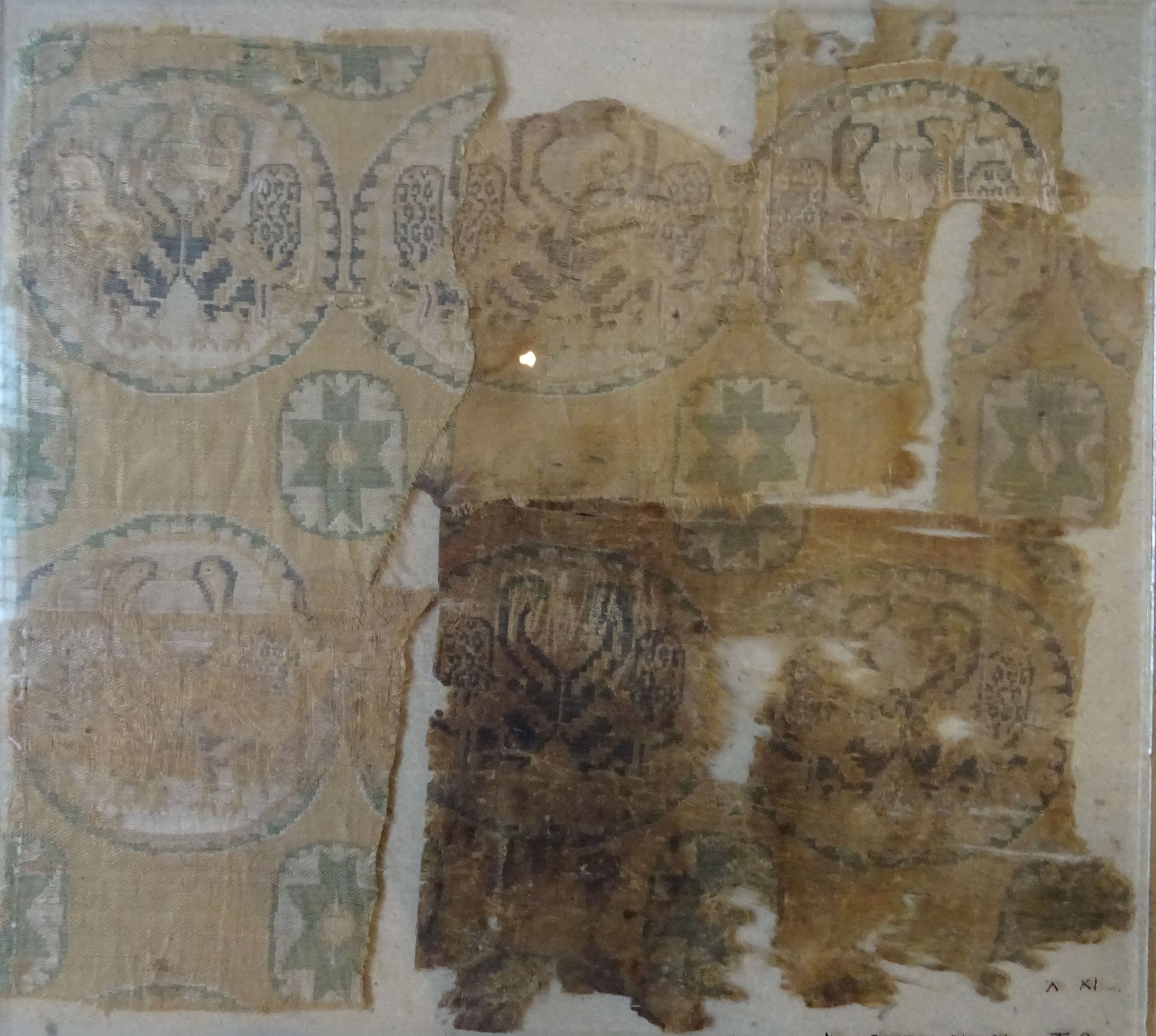 médaillons aux paons affrontés