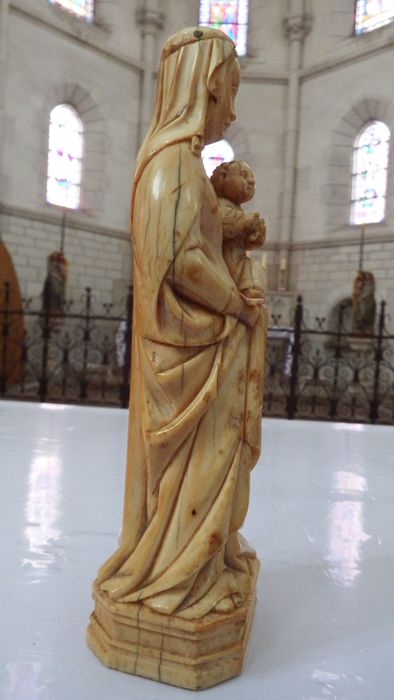 statuette : Vierge à l'Enfant, profil droit, vue générale