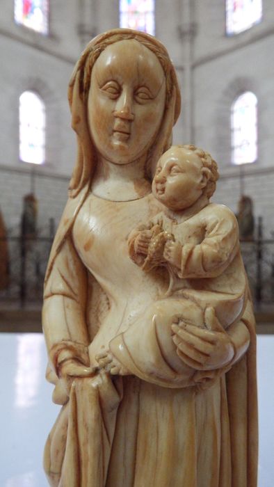 statuette : Vierge à l'Enfant, vue partielle